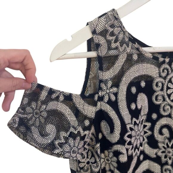 Sunday in Brooklyn cold shoulder black gray paisley like design medium - Picture 3 of 4